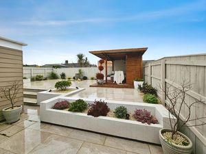 Photo 7- click for photo gallery